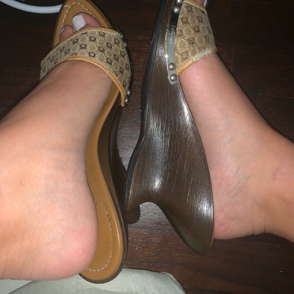 Sexy ferragamo heel - Picture 3 of 4